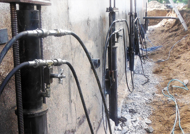 Stabilisation & redressement sur pieux d'acier